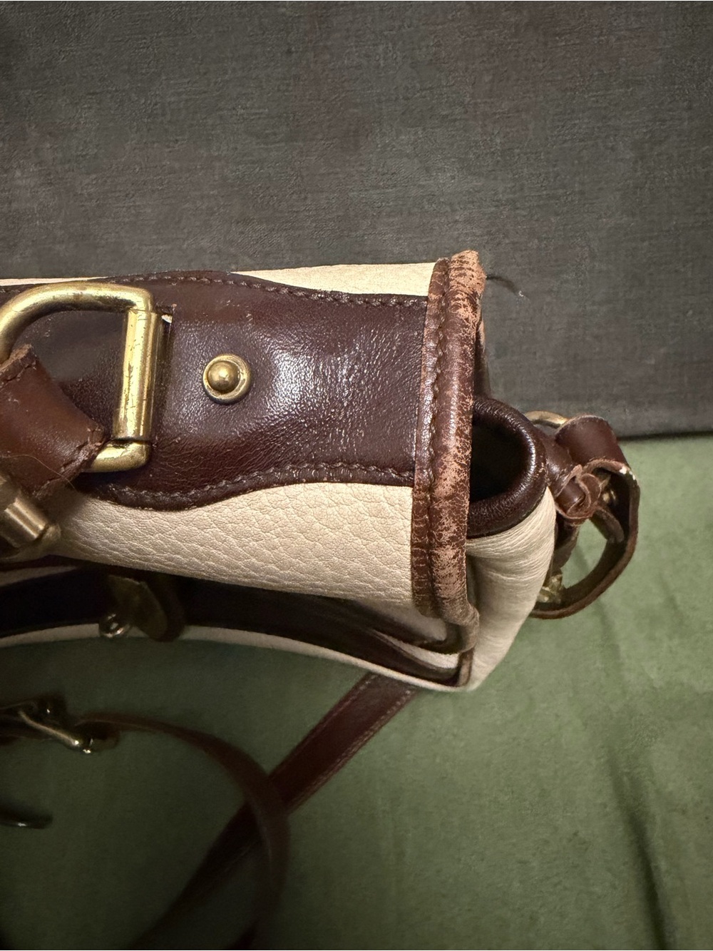 🚨Dooney & Bourke Cream and Brown Leather Crossbody Satchel🚨 - Picture 2 of 5